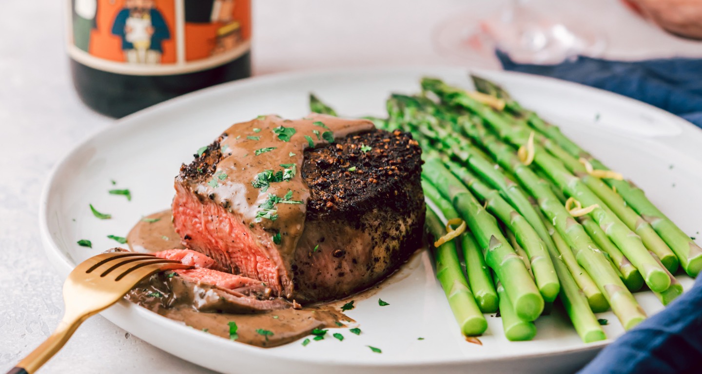 Plate of filet with asparagus